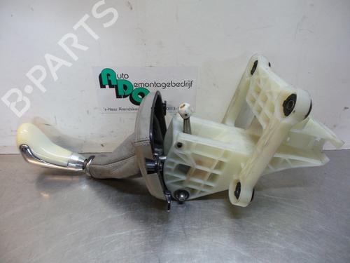 Gearknop MITSUBISHI GRANDIS (NA_W) 2.4 MIVEC (NA4W) (165 hp) 19598357