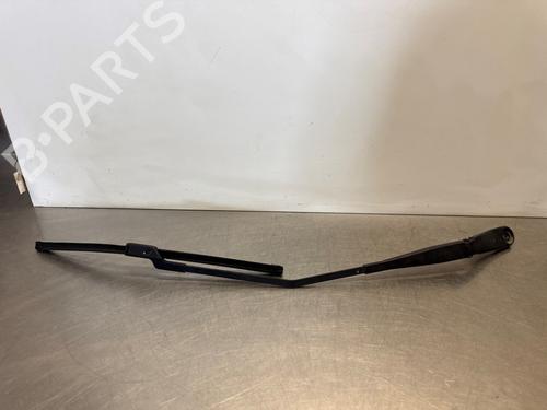 Used Front windshield wiper arm VOLVO V40 Hatchback (525) D2 (114 hp) 28807379