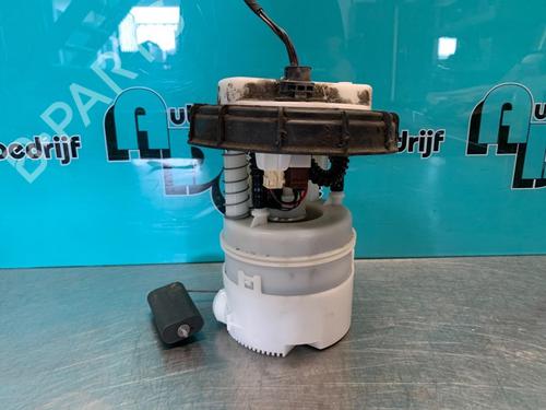 Used Fuel pump DACIA SANDERO 1.2 16V (75 hp) 19624847