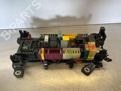 Used Fuse box Fuse box 39647785 39647785