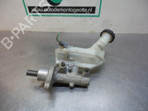 Used Brake master cylinder Brake master cylinder RENAULT CLIO III (BR0/1, CR0/1) 1.6 16V (BR05, BR0B, BR0Y, BR15, BR1J, BR1M, BR1Y, CR0B,... (112 hp) 19610525 19610525