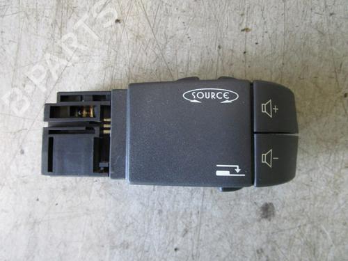 Used Steering wheel controls Steering wheel controls 19587466 19587466