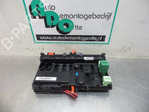 Used Fuse box Fuse box 19613545 19613545