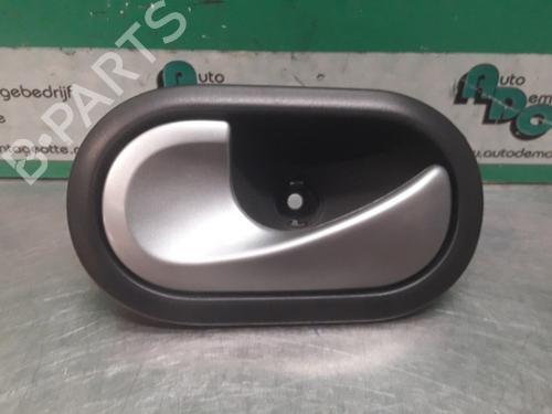 Used Front left exterior door handle RENAULT CLIO III Grandtour (KR0/1_) 1.2 16V (KR0P) (101 hp) 19616496