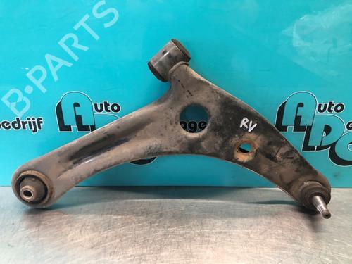 Used Right front suspension arm MITSUBISHI COLT VI (Z3_A, Z2_A) 1.3 (Z21A) (95 hp) 28298885