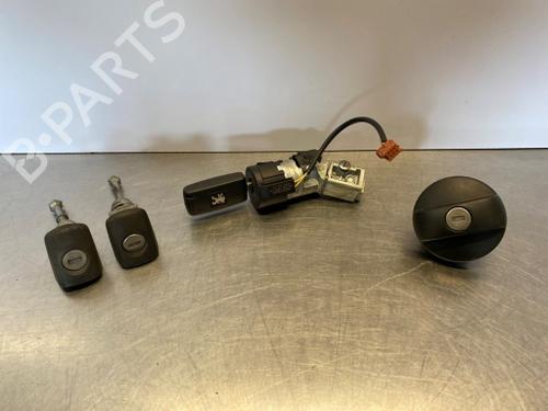 Used Switch Switch PEUGEOT EXPERT Van (VF3A_, VF3U_, VF3X_) 1.6 HDi 90 16V (90 hp) 40516960 40516960