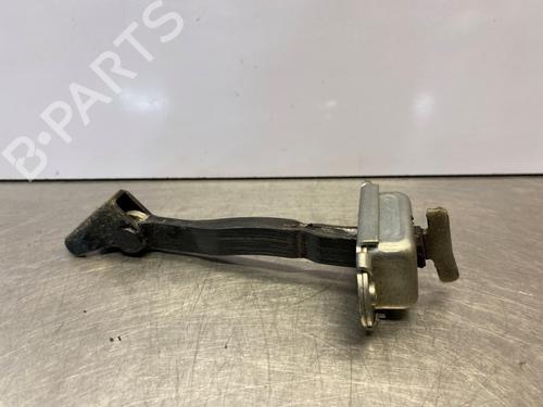 Dørhængsel/Dørbegrænser Dørhængsel/Dørbegrænser TOYOTA YARIS (_P9_) 1.33 VVT-i (NSP90_, NSP90R) (100 hp) 34100241 34100241