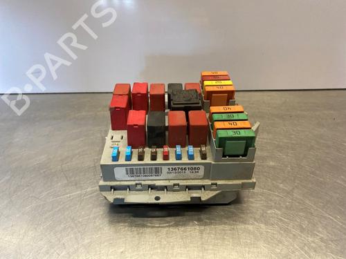 Used Fuse box Fuse box 39065688 39065688
