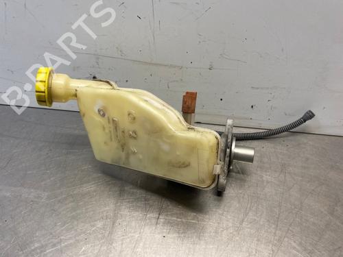 Used Brake master cylinder PEUGEOT 208 I (CA_, CC_) 1.4 VTi (95 hp) 31040418