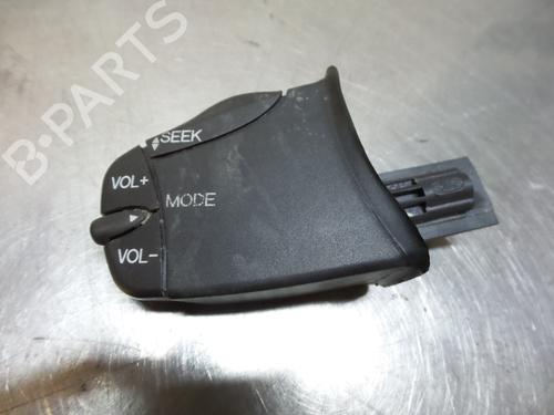 Used Steering wheel controls Steering wheel controls 19594854 19594854