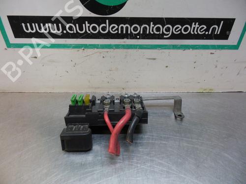 Used Fuse box Fuse box 22764043 22764043