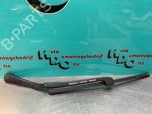 Used Front windshield wiper arm BMW 3 (E90) 318 i (129 hp) 30891375