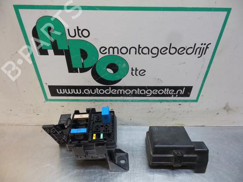 Used Fuse box Fuse box 19610856 19610856