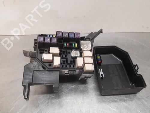 Used Fuse box Fuse box 19614716 19614716