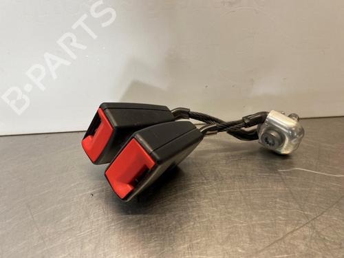 Used Seat buckle VW POLO V (6R1, 6C1) 1.2 TDI (75 hp) 28300151