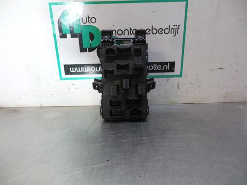 Used Fuse box Fuse box TOYOTA AVENSIS (_T22_) 1.8 i (AT221_, AT221R) (110 hp) 19609888 19609888