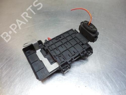 Used Fuse box Fuse box 19609564 19609564