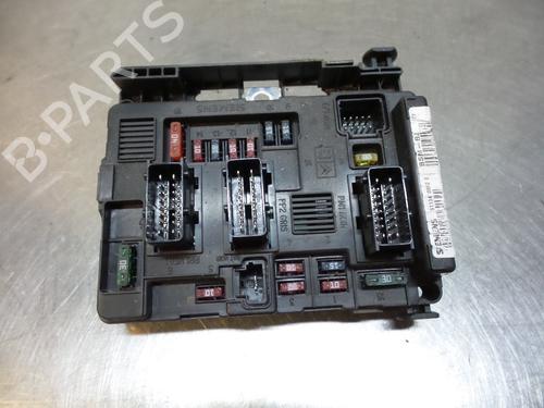 Used Fuse box Fuse box 19596620 19596620