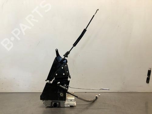 Høyre foran lås MERCEDES-BENZ B-CLASS Sports Tourer (W245) B 200 (245.233) (136 hp) 30339994