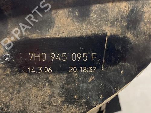 Left taillight VW TRANSPORTER T5 Van (7HA, 7HH, 7EA, 7EH) 1.9 TDI | BP39647870C34 - Image 4