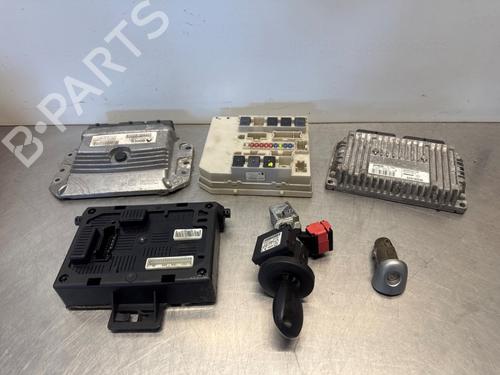 Commutateur RENAULT MODUS / GRAND MODUS (F/JP0_) 1.6 (JP03, JP0B, JP0U, JP0Y, JP1G) (112 hp) 28300303