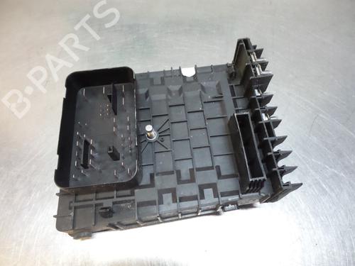 Used Fuse box VW GOLF V (1K1) 1.6 FSI (115 hp) 19608761