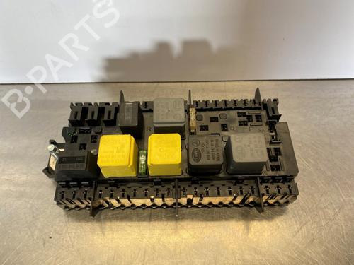 Used Fuse box Fuse box 39647788 39647788
