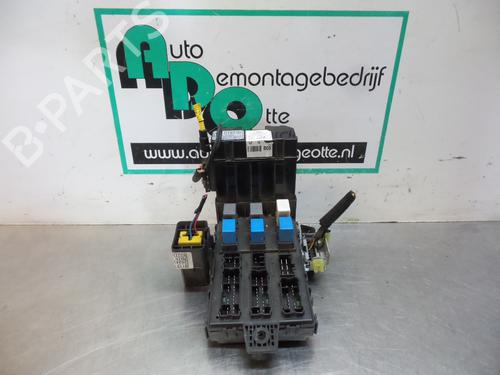 Used Fuse box Fuse box 19609745 19609745