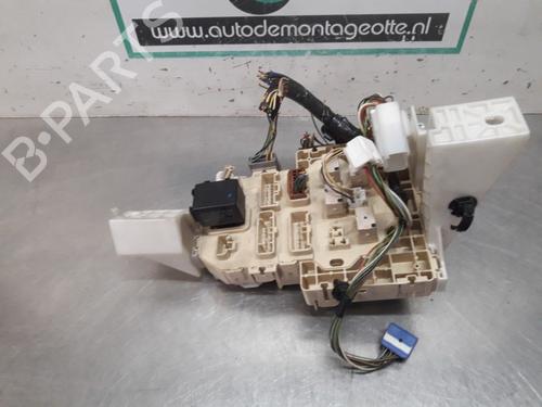 Used Fuse box Fuse box 19614204 19614204