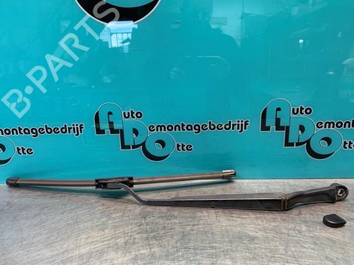 Used Front windshield wiper arm LEXUS IS I (_E1_) 200 (GXE10) (155 hp) 19627356