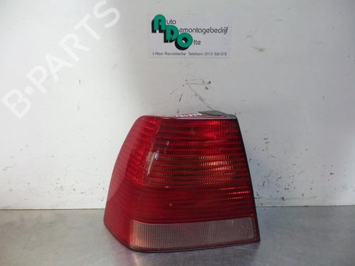 Feu arrière gauche VW BORA I (1J2) 1.4 16V (75 hp) 19604398