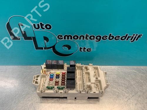 Used Fuse box Fuse box 39647833 39647833