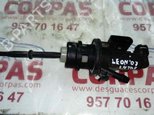 Used Clutch slave cylinder SEAT LEON (1P1) [2005-2013]  19551785