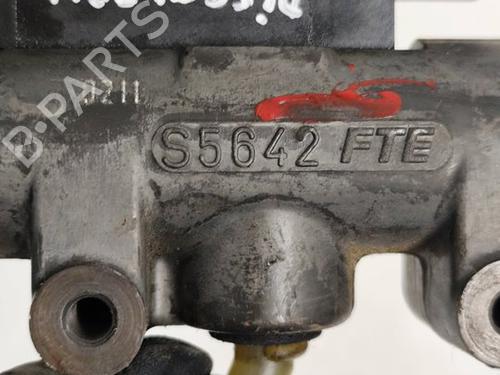 Clutch slave cylinder LAND ROVER DISCOVERY III (L319)  | BP29437627M113 