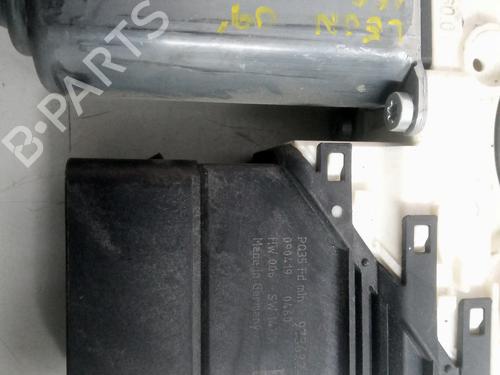 Rudehejsemotor bagstkærm venstre SEAT LEON (1P1) [2005-2013]  19560539