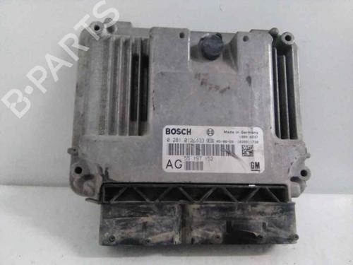 Used Engine control unit (ECU) OPEL VECTRA C (Z02) [2002-2009]  19563682