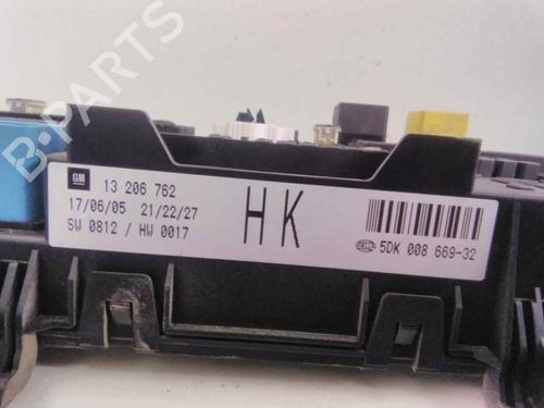 Fuse box OPEL ASTRA H (A04)  | BP19564068E1 