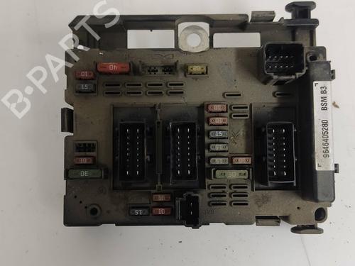Used Fuse box PEUGEOT 206 CC (2D) 1.6 16V (2DNFUF, 2DNFUR) (109 hp) 19572281