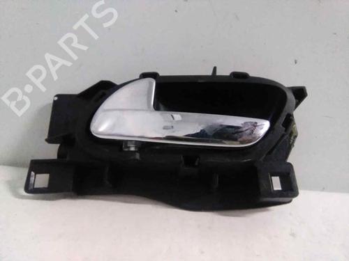 Used Front left interior door handle Front left interior door handle 19563608 19563608