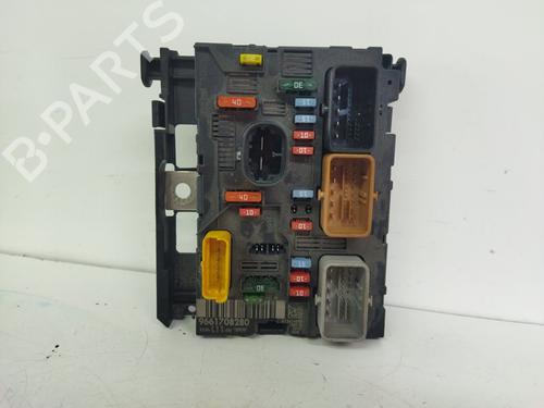 Used Fuse box Fuse box 38095951 38095951