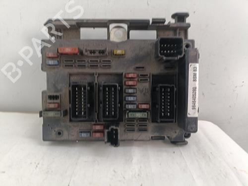 Used Fuse box Fuse box 37177857 37177857
