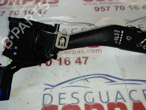 Used Steering column stalk SEAT LEON (1P1) [2005-2013]  19551557