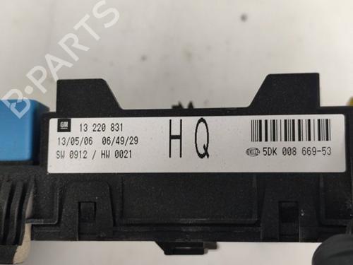 Caixa de fusíveis OPEL ASTRA H GTC (A04) 1.9 CDTi (L08) | BP29724519E1 