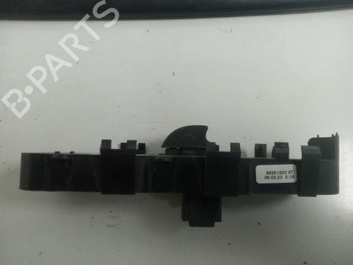Used Right front window switch PEUGEOT 307 Break (3E) 2.0 HDI 110 (107 hp) 19559643