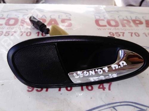 Used Front right interior door handle SEAT LEON (1P1) [2005-2013]  19551547