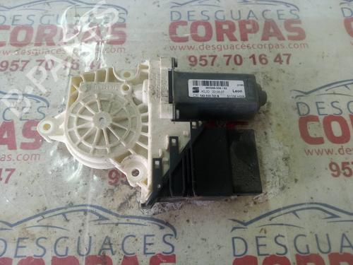 Rudehejsemotor bagstkærm venstre SEAT LEON (1P1) [2005-2013]  19555522
