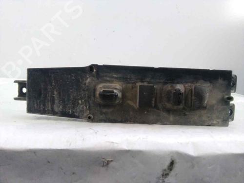 Used Right front window switch JEEP CHEROKEE (XJ) [1983-2001]  19563944