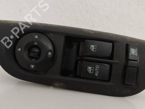 Used Left front window switch HYUNDAI COUPE II (GK) [2001-2012]  19571154