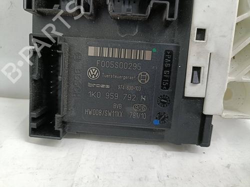 Right front window motor SEAT LEON (1P1) | BP36091421E20 - Image 3