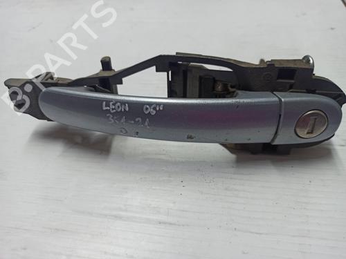 Used Front left exterior door handle SEAT LEON (1P1) 1.9 TDI (105 hp) 19558171